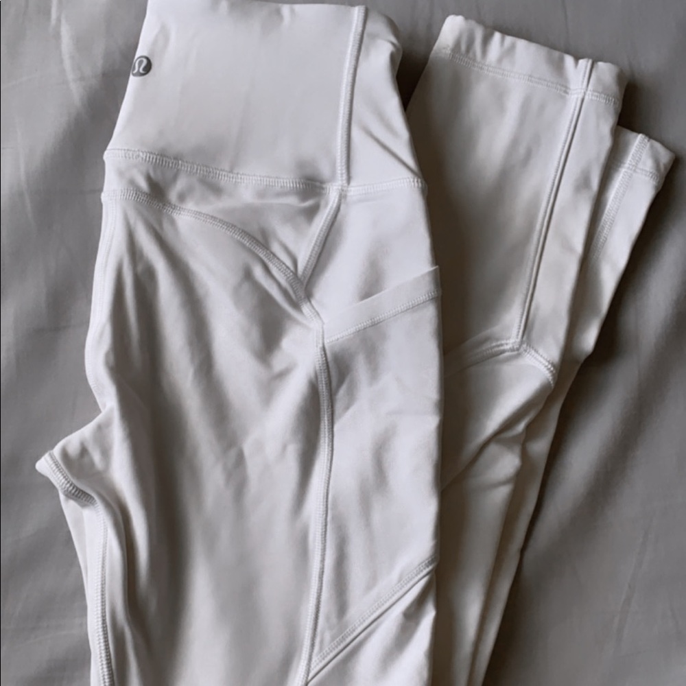 SOLD 📦 Lululemon white leggings